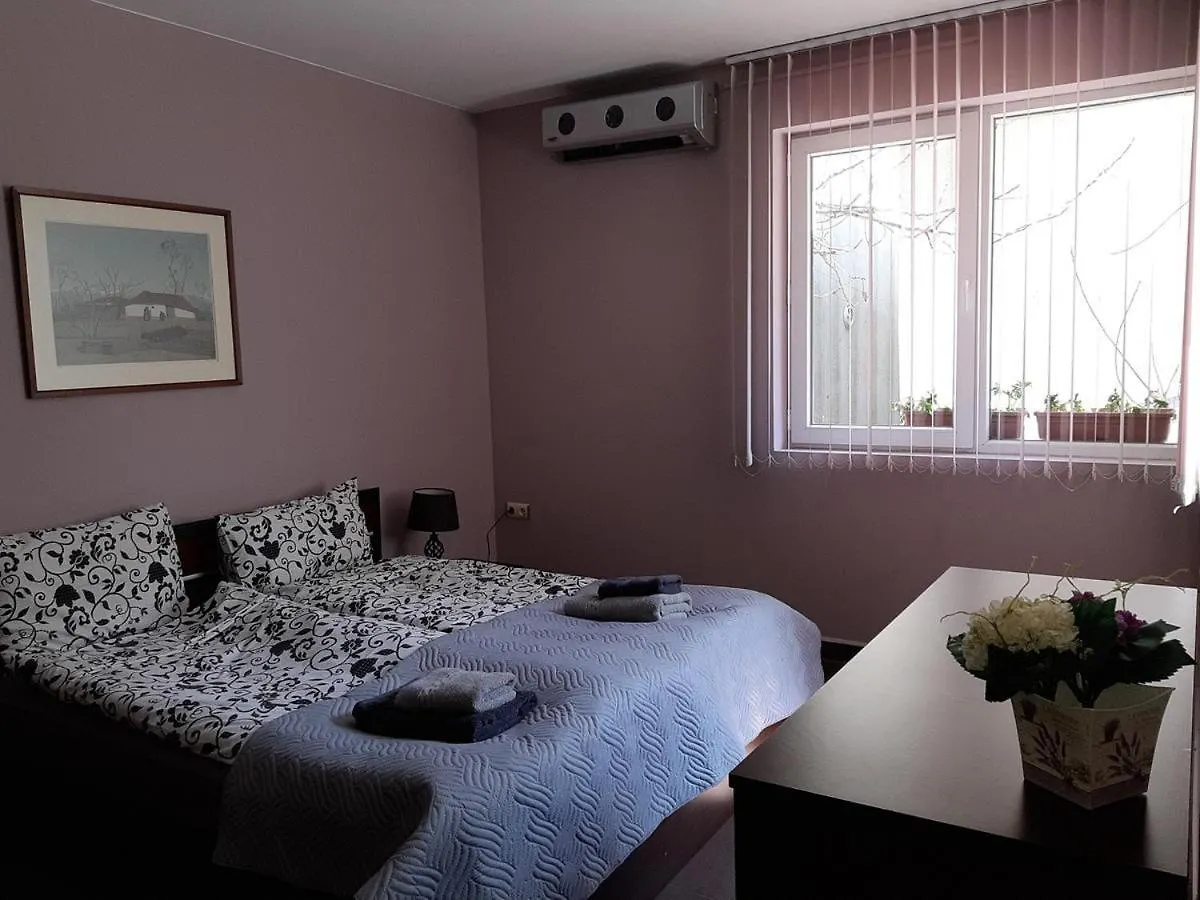 Central House Varna 0*,